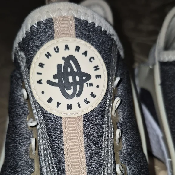 Air Huarche By Nike Women's Sneakers - Picture 9 of 9